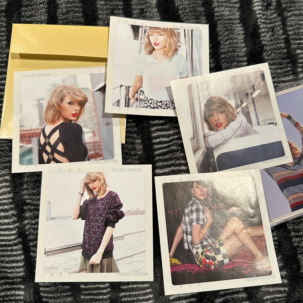 Taylor Swift 1989 (Taylor's Version) Yellow CD - Picture 4 of 5